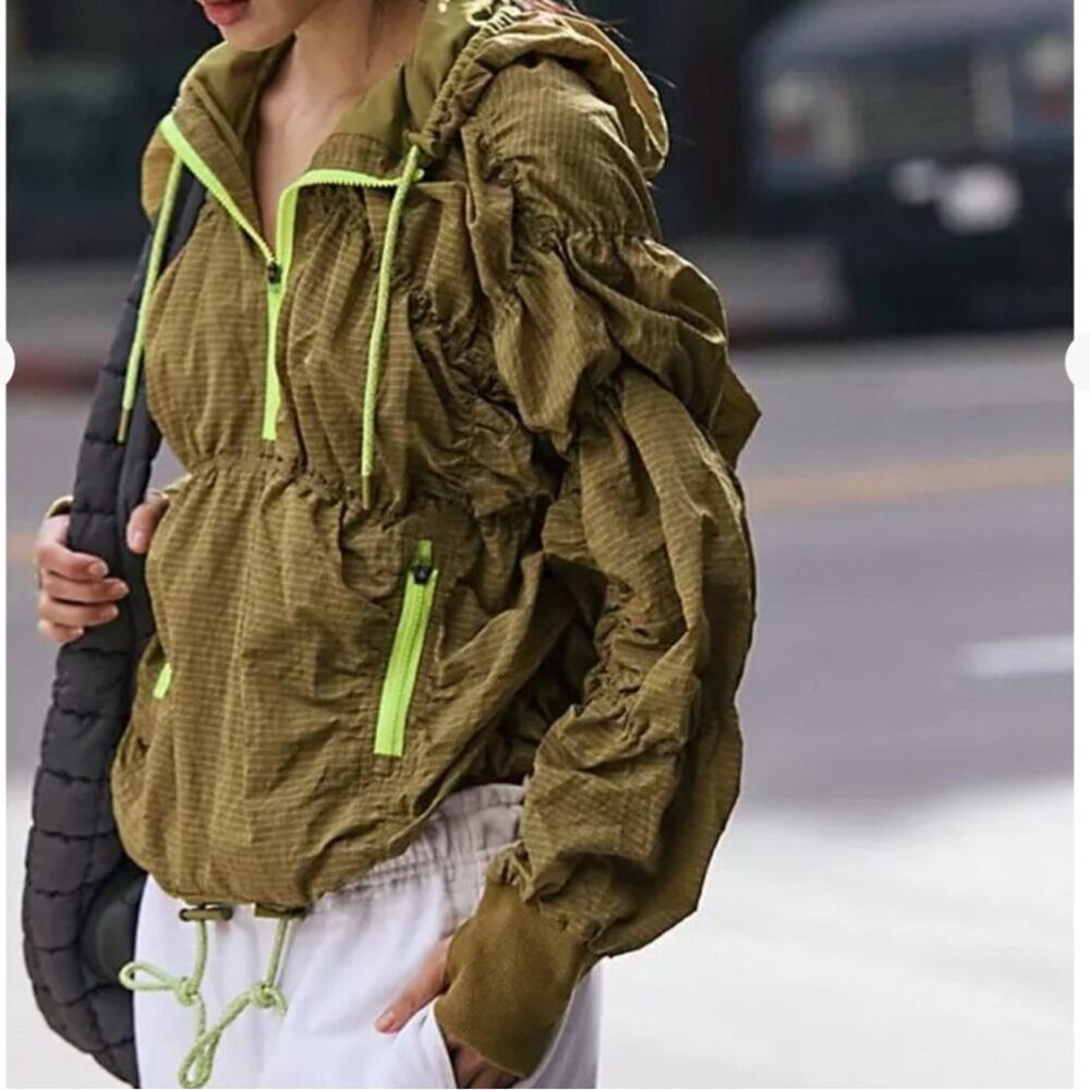 NWT Free People Movement Happy Camper Pullover Martini/Moss Size Small - Picture 3 of 12